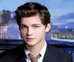 Logan Lerman Giydirme